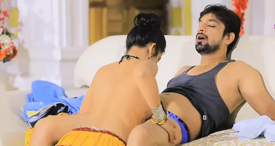 Pyaasi bhabhi ki chut ko diya apna jawan land sy maza